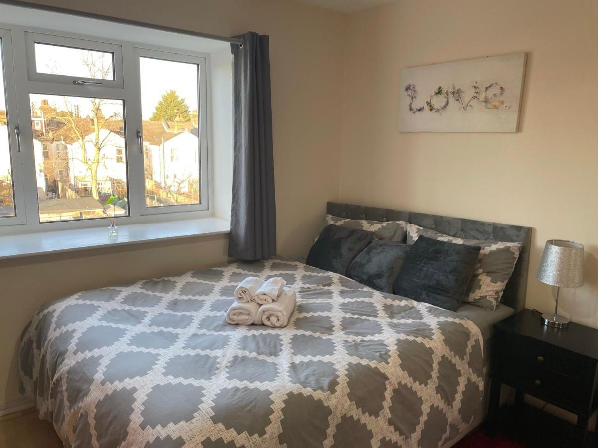 Nnk Air Bnb Enfield Εξωτερικό φωτογραφία