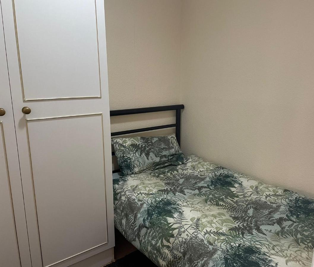 Nnk Air Bnb Enfield Εξωτερικό φωτογραφία